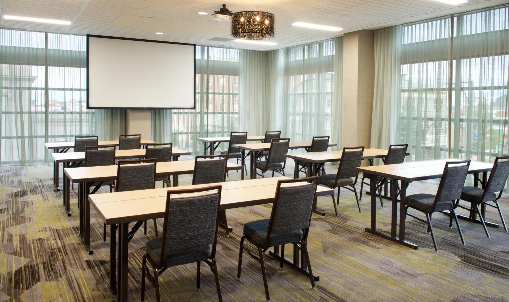 Courtyard By Marriott Seattle Downtown Hotel