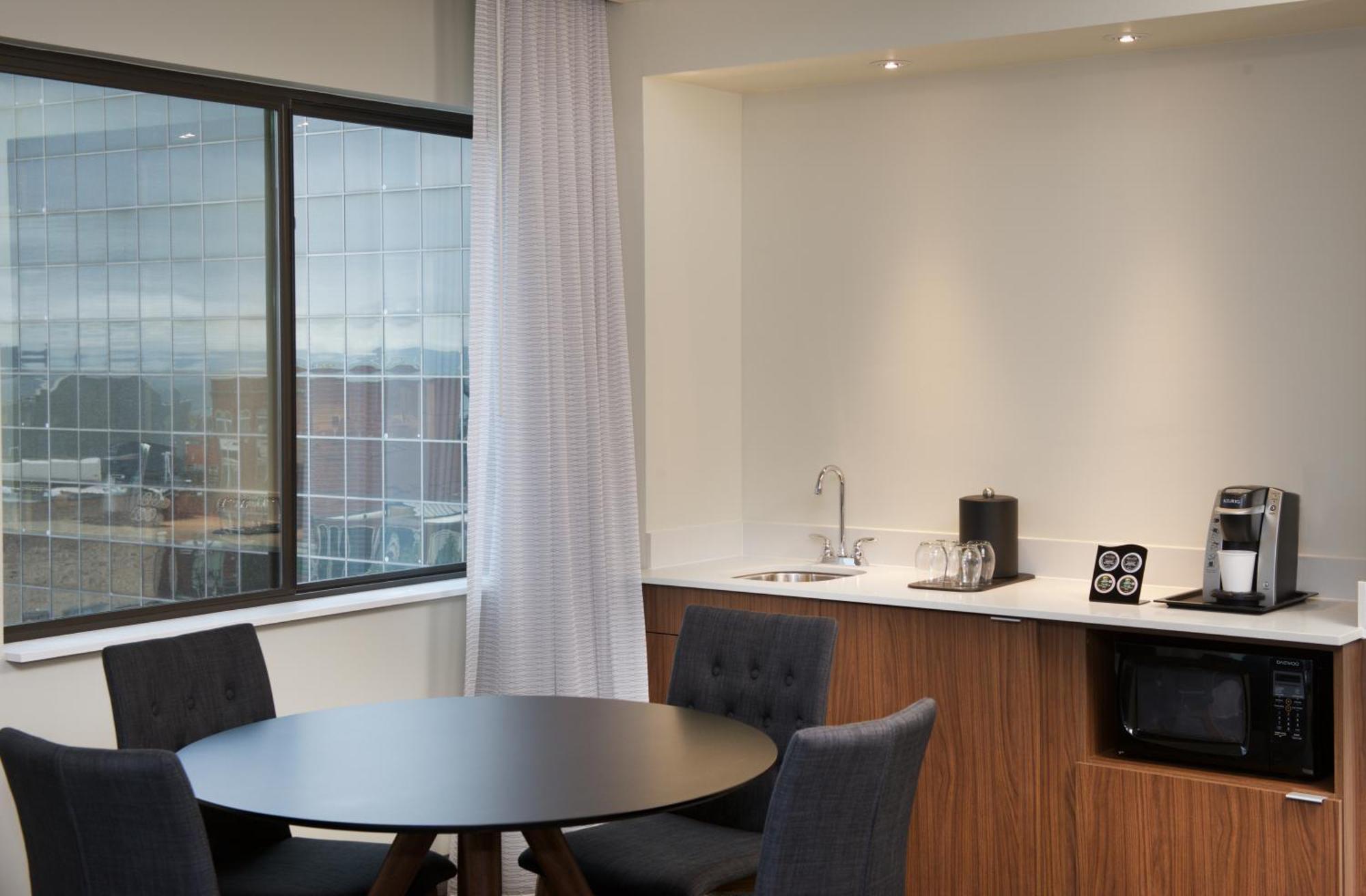 Courtyard By Marriott Seattle Downtown Hotel Everett