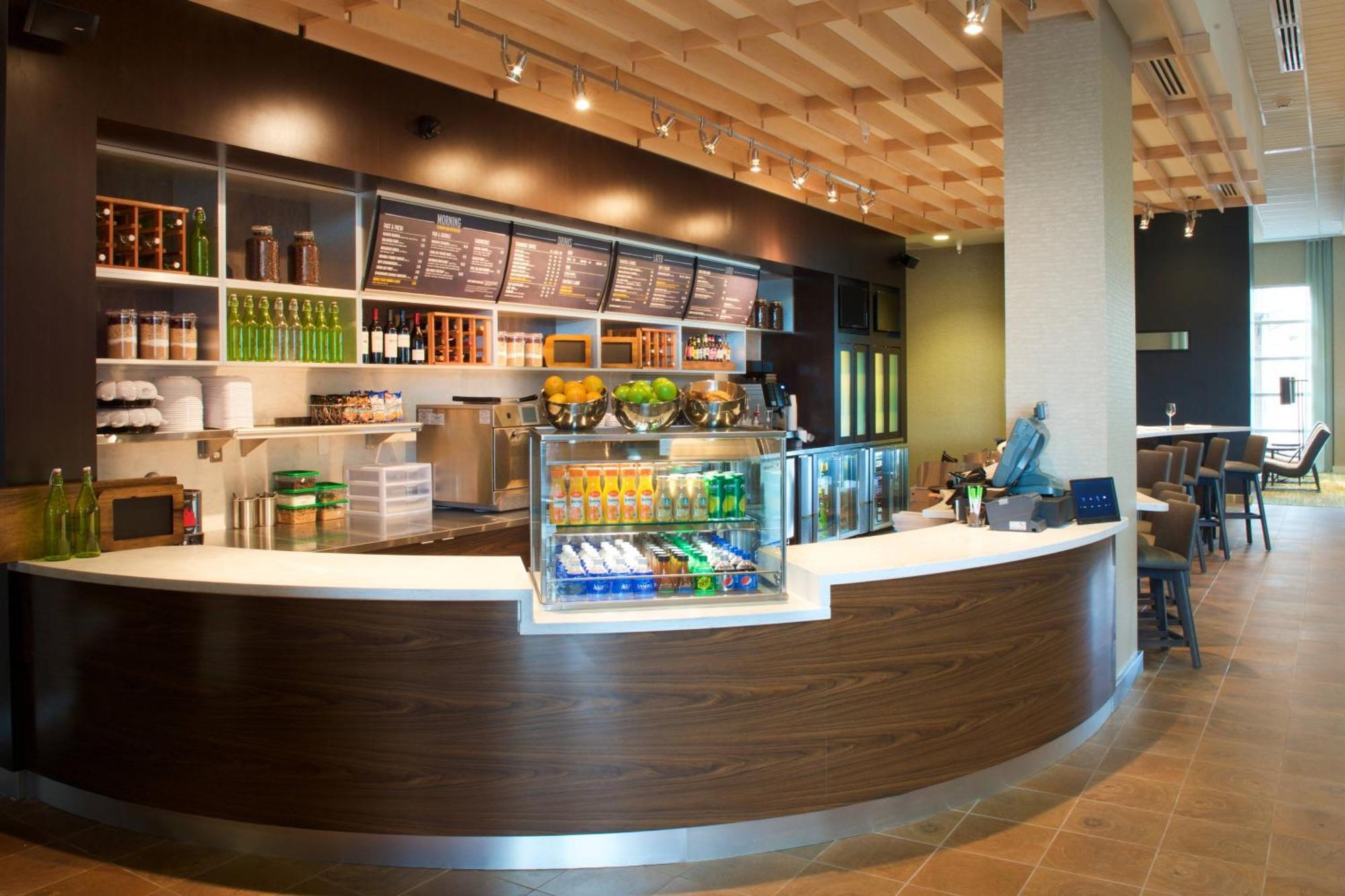 Courtyard By Marriott Seattle Downtown Everett