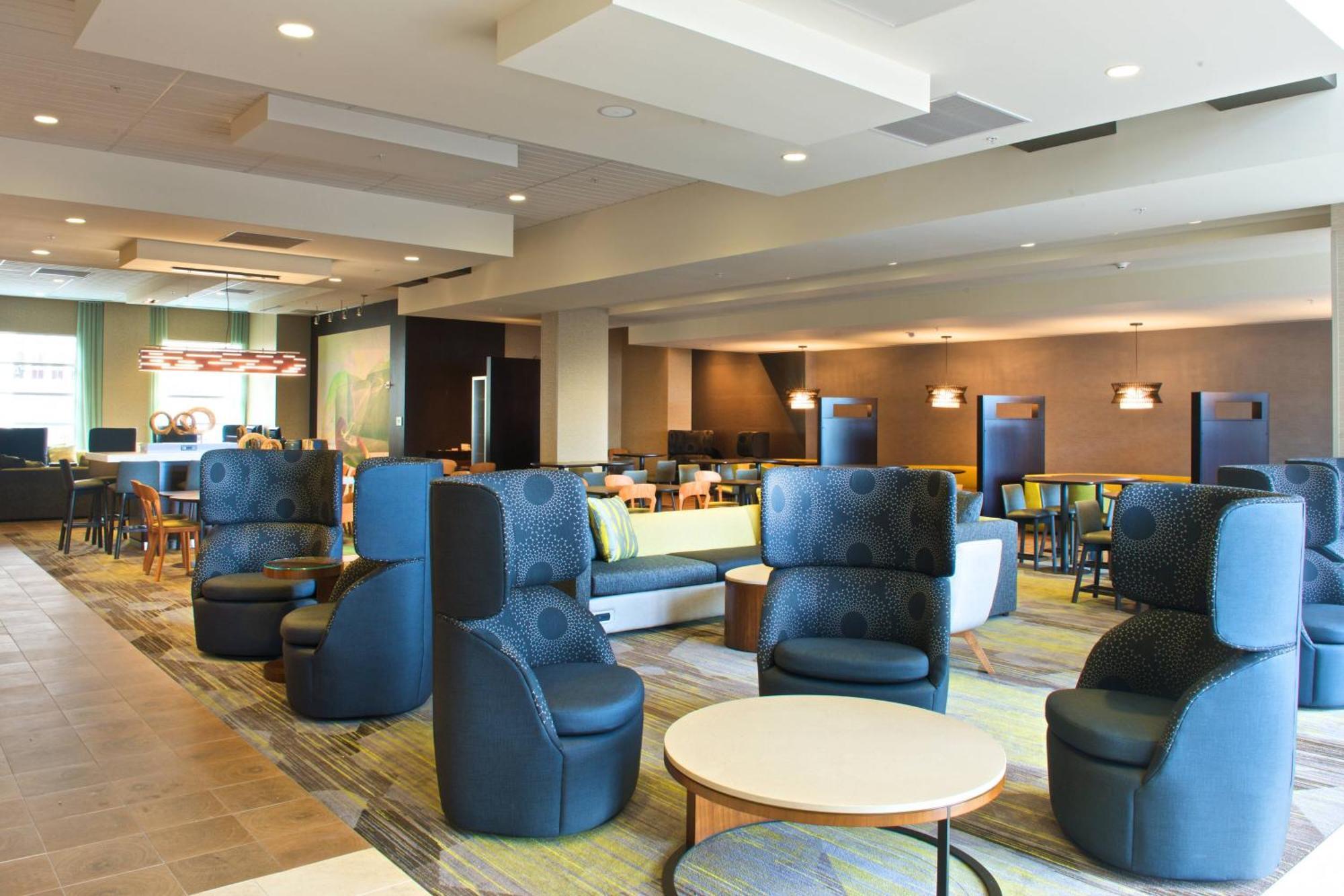 Courtyard By Marriott Seattle Downtown Everett