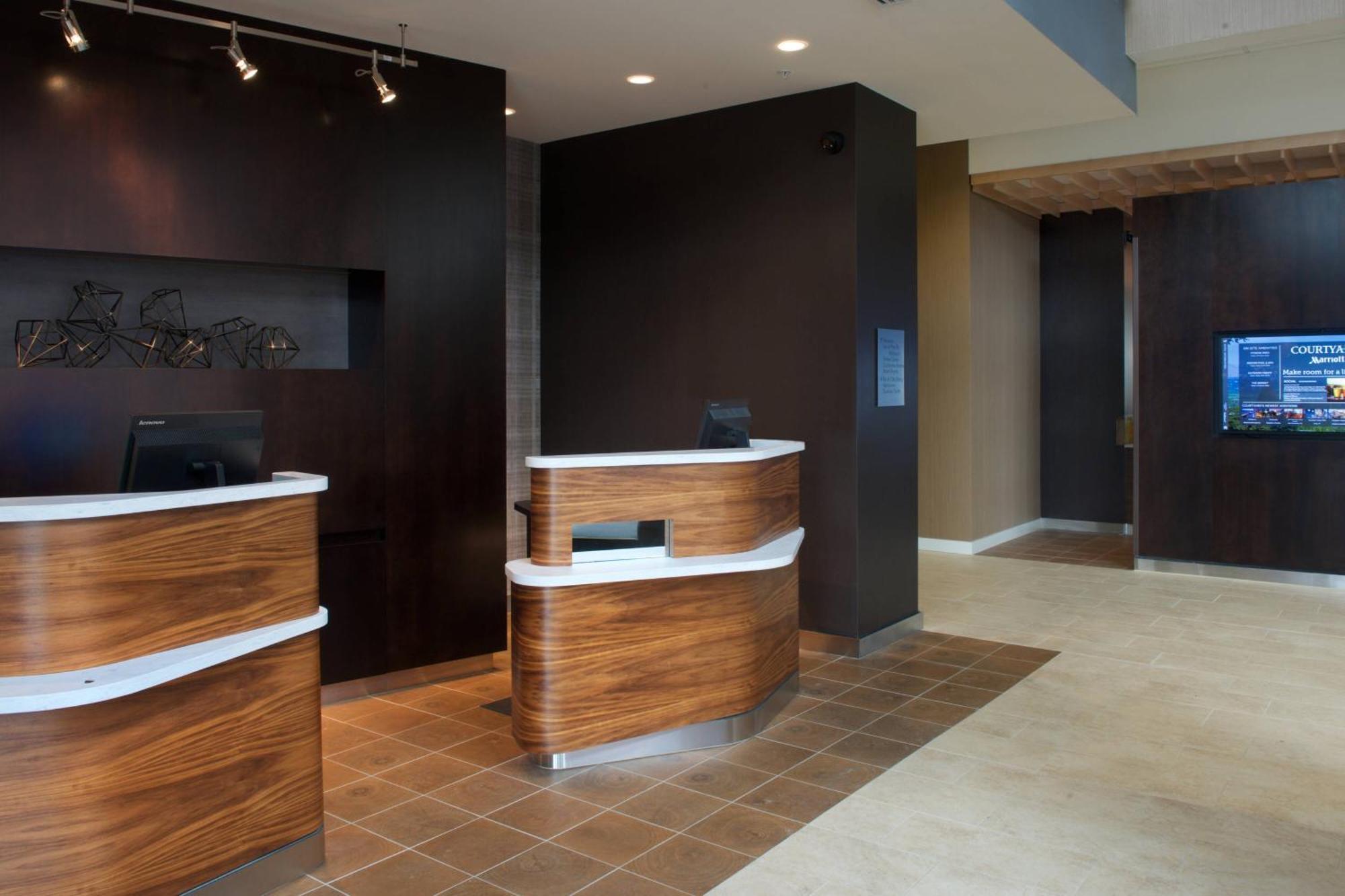Courtyard By Marriott Seattle Downtown