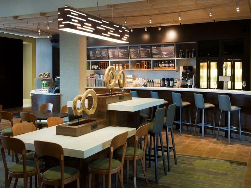 Courtyard By Marriott Seattle Downtown Hotel Everett